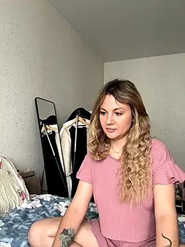 mollygirll online show from 3, 10, 2025