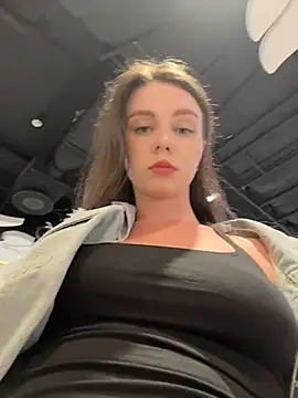 Snapshot of MilaBee chatting on 25, 7, 2026 MilaBee online show from 25, 7, 2026