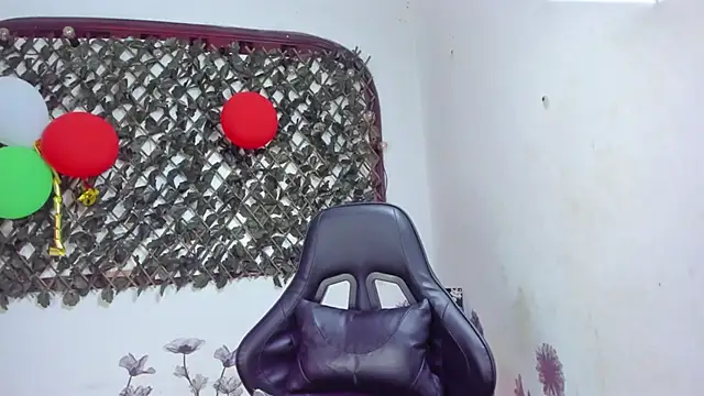 Sarahbrowm  online show from 6, 11, 2025