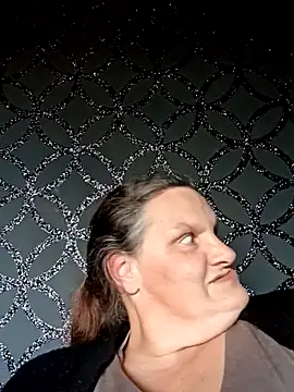 MissQueenBeex online show from 27, 10, 2025