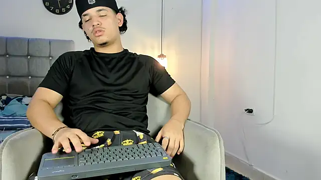 samxx muscle online show from 8, 11, 2025