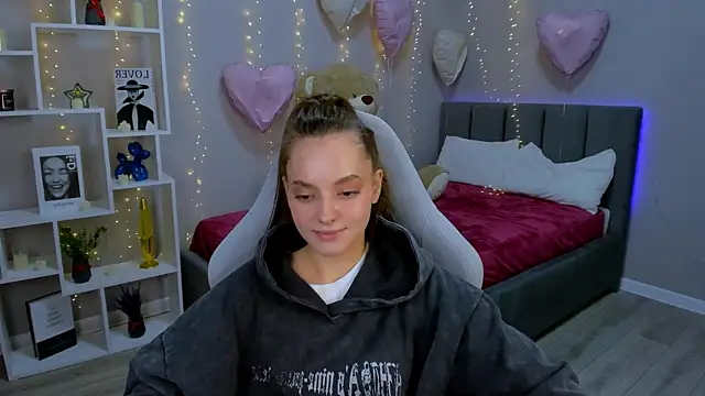 MelanieAlves online show from 13, 3, 2026