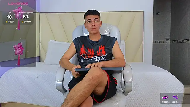 Snapshot of Hotboy21_ chatting on 12, 11, 2025 Hotboy21 online show from 12, 11, 2025