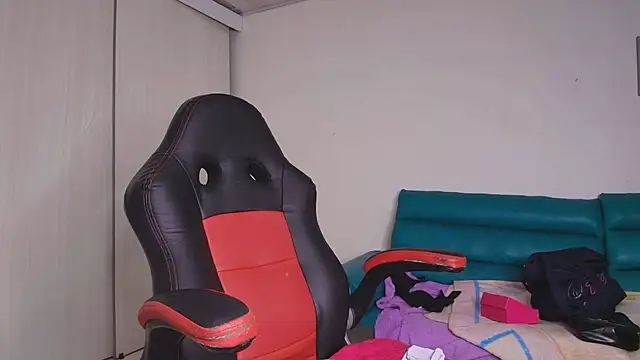 lovehotpink online show from 24, 11, 2025