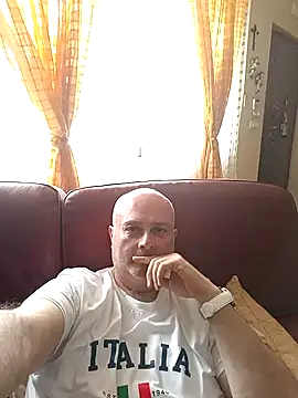 Alexis Bull online show from 11, 5, 2026