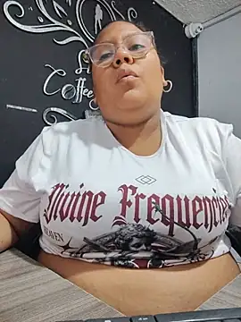 Snapshot of sheila_ro chatting on 5, 7, 2026 sheila ro online show from 5, 7, 2026