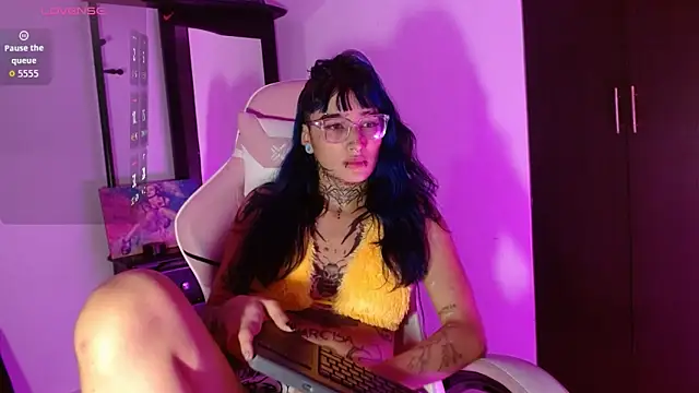 SharaRoss1 online show from 14, 11, 2025