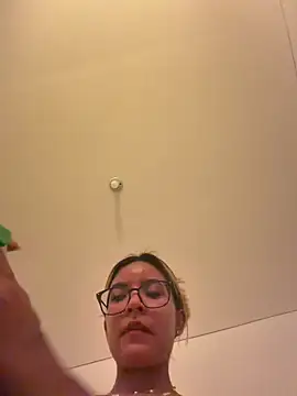 Pretty roxxyy online show from 1, 3, 2026