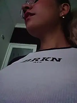 Snapshot of Pretty_roxxyy chatting on 27, 6, 2026 Pretty roxxyy online show from 27, 6, 2026