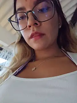 Snapshot of Pretty_roxxyy chatting on 18, 7, 2026 Pretty roxxyy online show from 18, 7, 2026