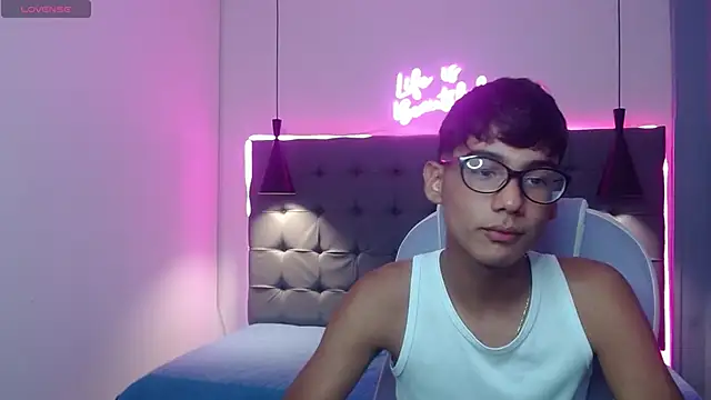 Snapshot of OliverTwinky chatting on 23, 3, 2025 OliverTwinky online show from 23, 3, 2025