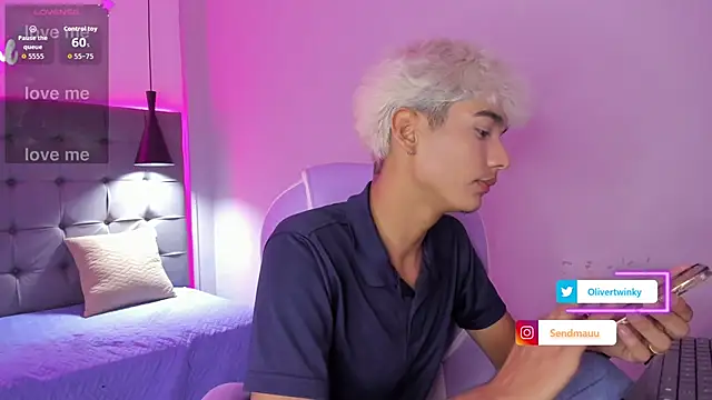 Snapshot of OliverTwinky chatting on 14, 9, 2025 OliverTwinky online show from 14, 9, 2025