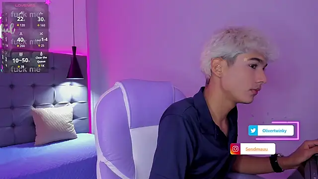 Snapshot of OliverTwinky chatting on 15, 9, 2025 OliverTwinky online show from 15, 9, 2025