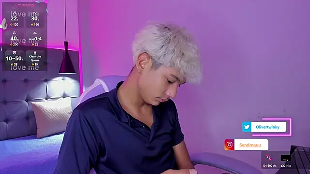 Snapshot of OliverTwinky chatting on 15, 9, 2025 OliverTwinky online show from 15, 9, 2025