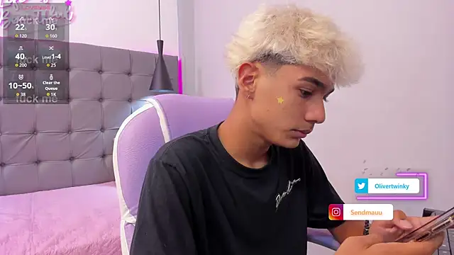 Snapshot of OliverTwinky chatting on 23, 9, 2025 OliverTwinky online show from 23, 9, 2025