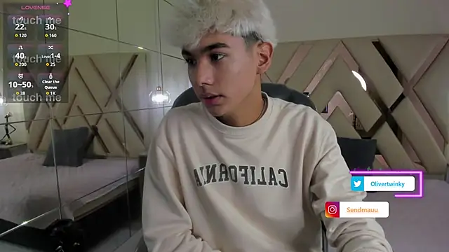 Snapshot of OliverTwinky chatting on 25, 9, 2025 OliverTwinky online show from 25, 9, 2025