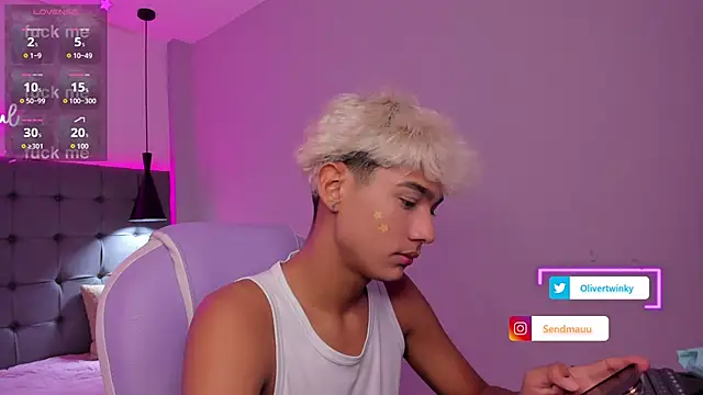 Snapshot of OliverTwinky chatting on 29, 9, 2025 OliverTwinky online show from 29, 9, 2025