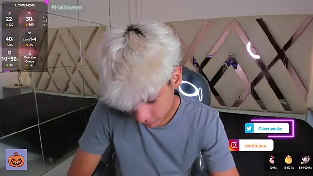 Snapshot of OliverTwinky chatting on 9, 10, 2025 OliverTwinky online show from 9, 10, 2025