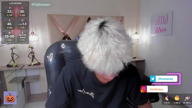 Snapshot of OliverTwinky chatting on 14, 10, 2025 OliverTwinky online show from 14, 10, 2025