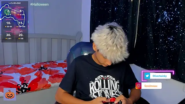 Snapshot of OliverTwinky chatting on 18, 10, 2025 OliverTwinky online show from 18, 10, 2025