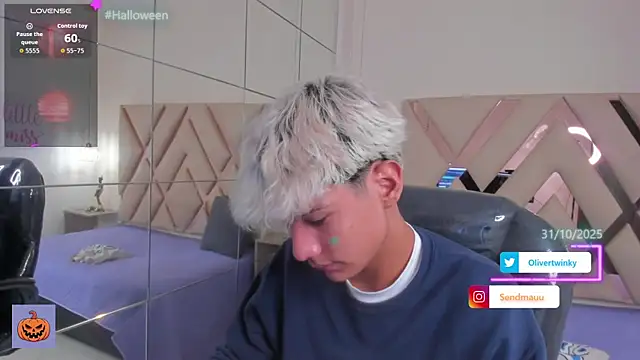 Snapshot of OliverTwinky chatting on 30, 10, 2025 OliverTwinky online show from 30, 10, 2025