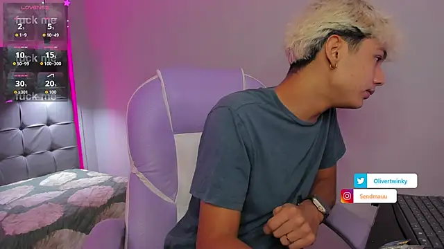 Snapshot of OliverTwinky chatting on 6, 11, 2025 OliverTwinky online show from 6, 11, 2025