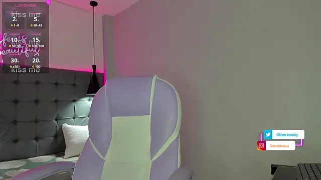 Snapshot of OliverTwinky chatting on 8, 11, 2025 OliverTwinky online show from 8, 11, 2025