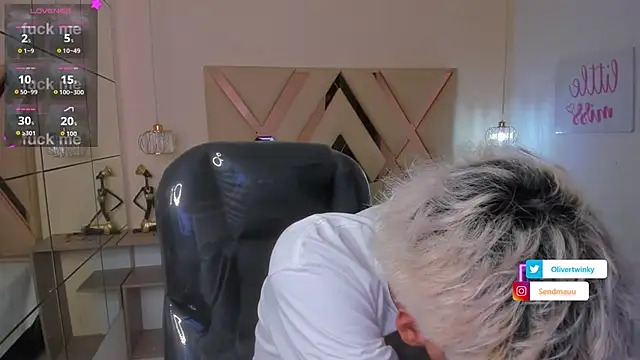 Snapshot of OliverTwinky chatting on 10, 11, 2025 OliverTwinky online show from 10, 11, 2025