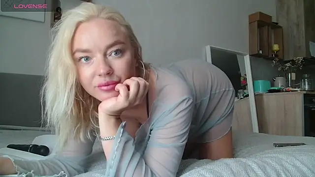 Snapshot of Eva___forever chatting on 7, 7, 2026 Eva forever online show from 7, 7, 2026