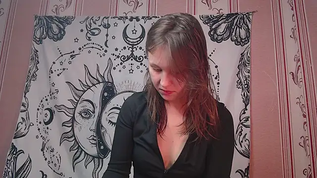 Thighswithspikes online show from 9, 9, 2025