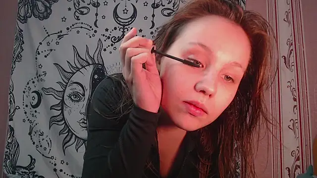 Thighswithspikes online show from 18, 9, 2025