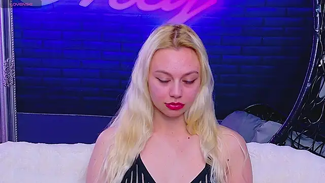 Snapshot of AlessiaCroft chatting on 6, 5, 2026 AlessiaCroft online show from 6, 5, 2026