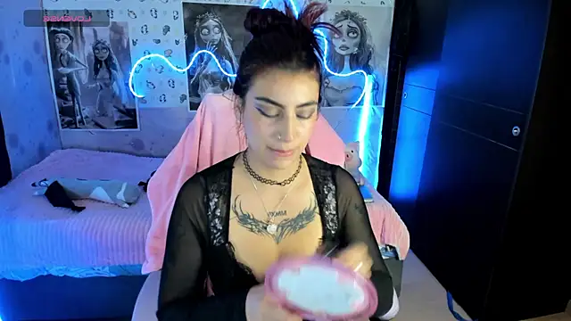 Medussa katt online show from 6, 7, 2026