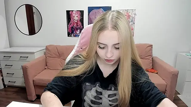 Snapshot of mistress_lain chatting on 23, 6, 2026 mistress lain online show from 23, 6, 2026