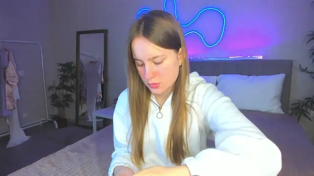 Candy Cansew online show from 10, 9, 2025