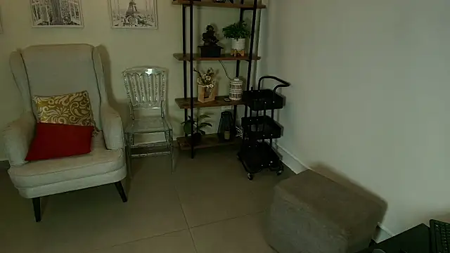 Snapshot of _Victoria_Collins chatting on 4, 7, 2026 Victoria Collins online show from 4, 7, 2026