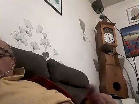 Snapshot of Vince072 chatting on 16, 9, 2025 Vince072 online show from 16, 9, 2025