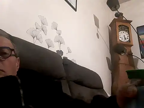 Snapshot of Vince072 chatting on 3, 10, 2025 Vince072 online show from 3, 10, 2025