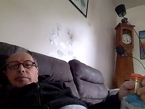 Snapshot of Vince072 chatting on 10, 10, 2025 Vince072 online show from 10, 10, 2025