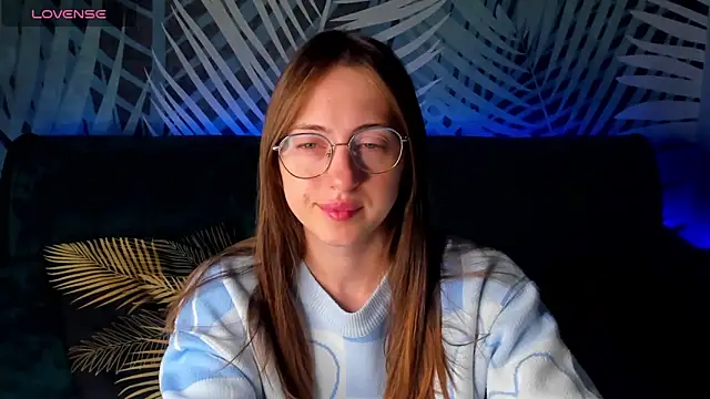 Snapshot of ChristyCrayme chatting on 4, 10, 2025 ChristyCrayme online show from 4, 10, 2025