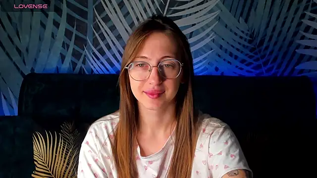 Snapshot of ChristyCrayme chatting on 12, 10, 2025 ChristyCrayme online show from 12, 10, 2025