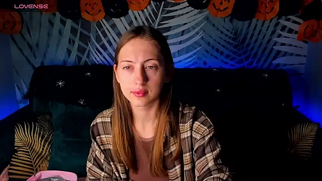 Snapshot of ChristyCrayme chatting on 21, 10, 2025 ChristyCrayme online show from 21, 10, 2025