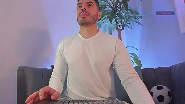 AxelThompson  online show from 14, 1, 2026