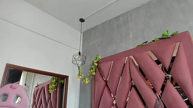 viollettaa  online show from 13, 4, 2026