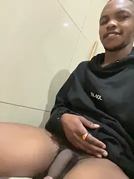 Snapshot of KyleMbatha chatting on 18, 11, 2025 KyleMbatha online show from 18, 11, 2025