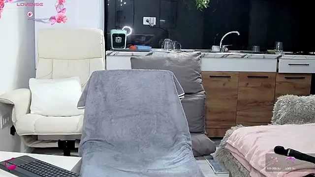 Anna glamlovely online show from 24, 2, 2026