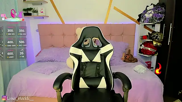 Luna blackk online show from 11, 2, 2026