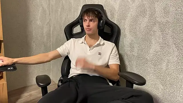 Snapshot of elliot_scott chatting on 11, 10, 2025 elliot scott online show from 11, 10, 2025