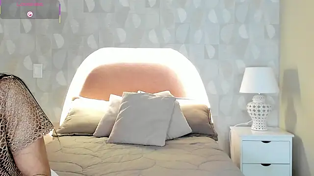 isabella milf  online show from 13, 10, 2025