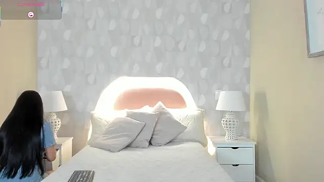 isabella milf  online show from 1, 11, 2025